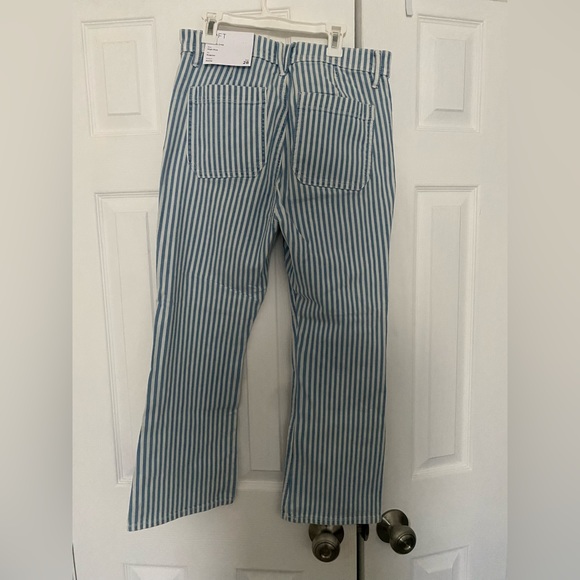 LOFT kick crop jeans. Size petite 28 - Picture 3 of 4